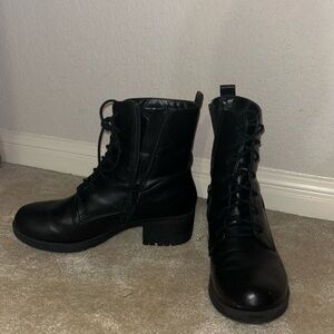 Women’s black boots 🖤